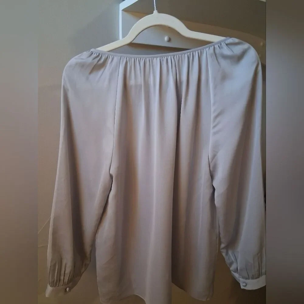 J. Crew Women's Light Gray Peasant Blouse Covered Button Neck 3/4 Sleeve Size M